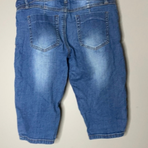 Medium Thyme Maternity Shorts - Picture 2 of 3